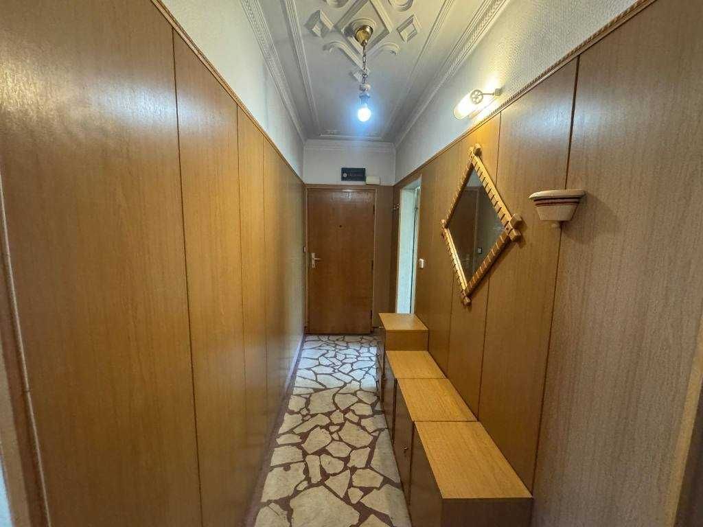 Тристаен апартамент в центъра на Велико Търново