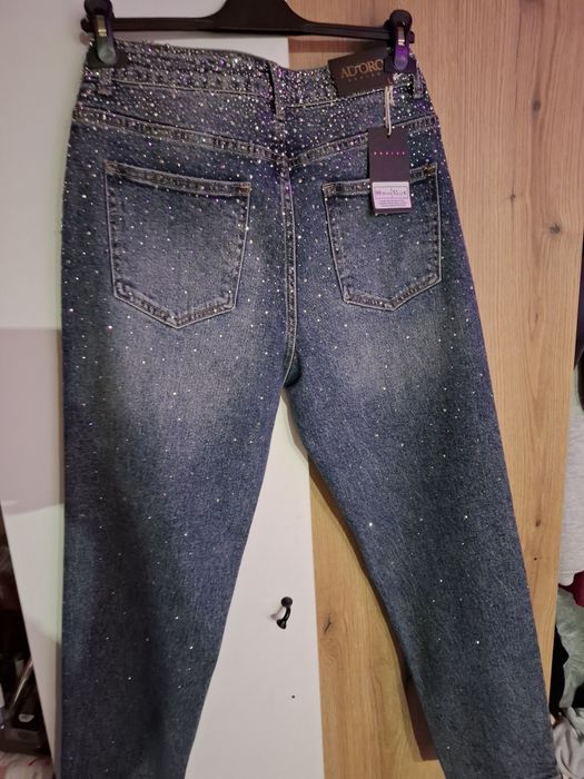 Продавам чисто нови дънки с объркан размер