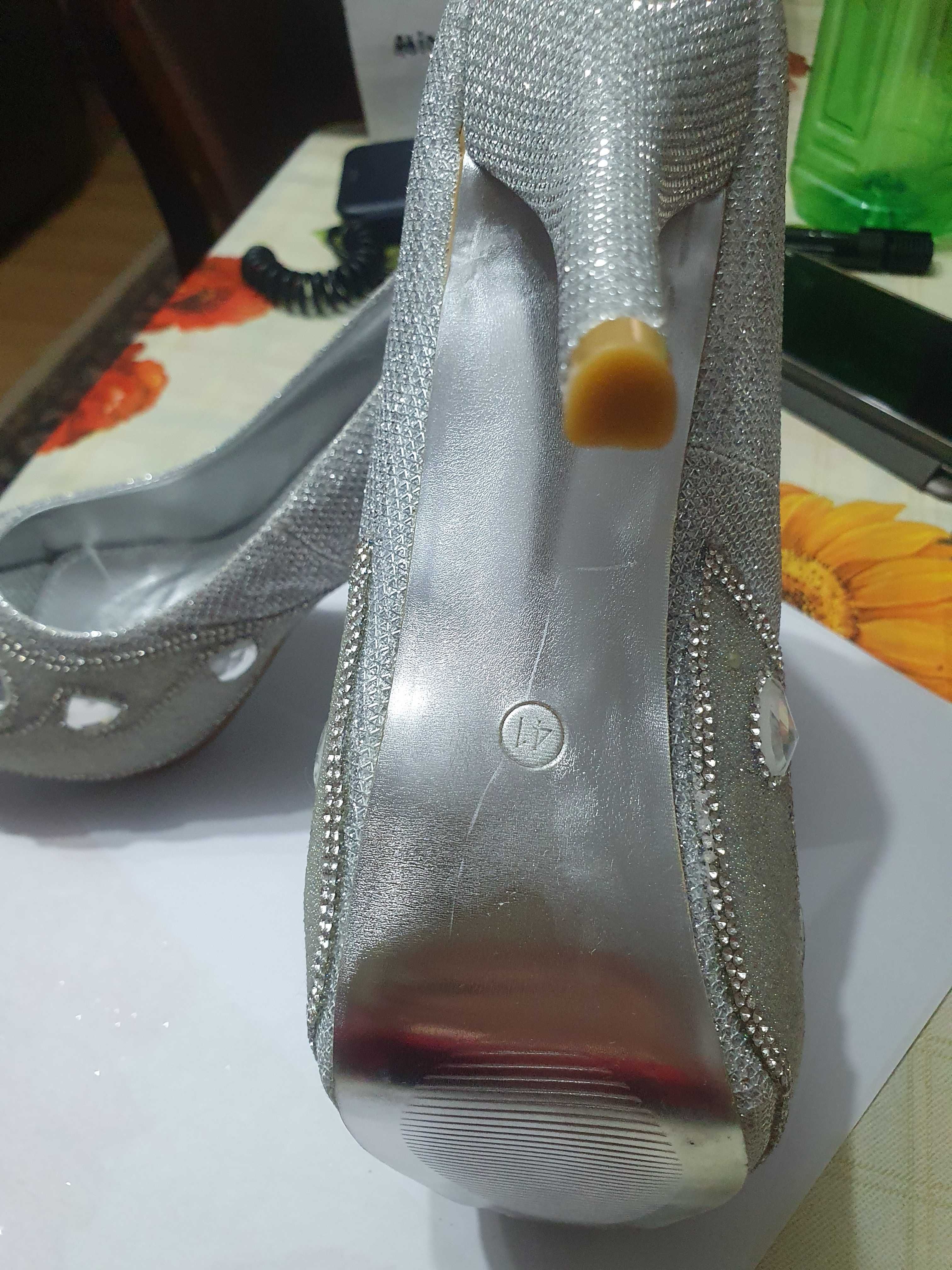 Pantofi eleganti