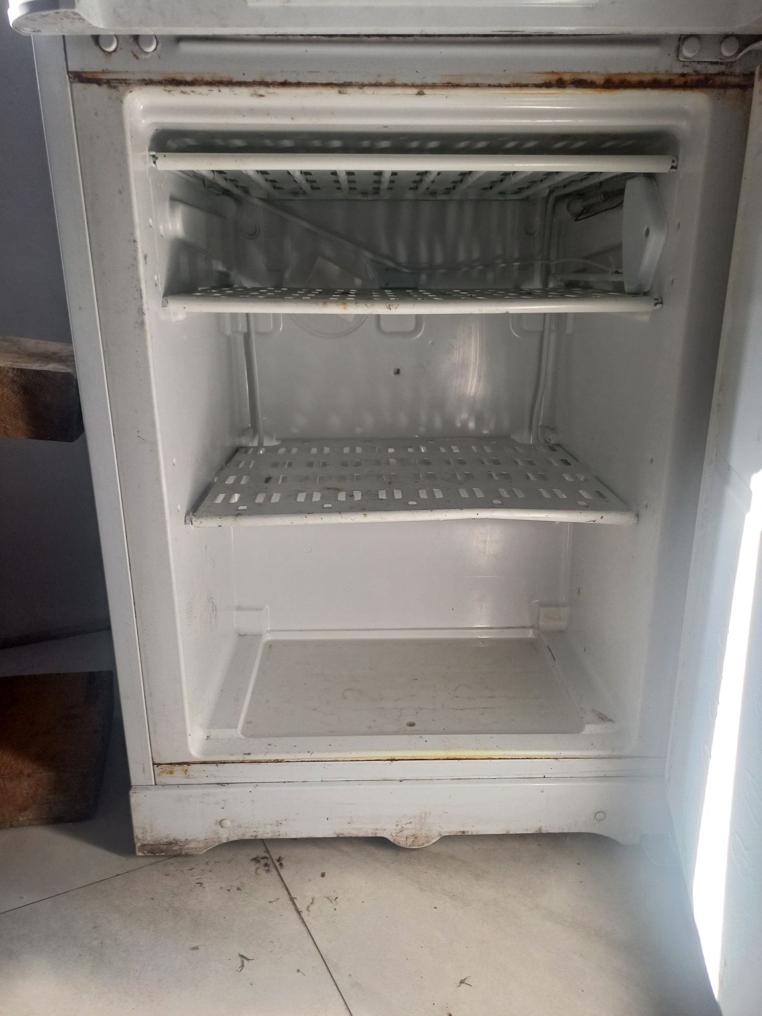 Продаю холодильник