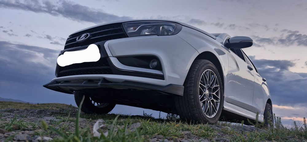 Автомобиль Lada vesta