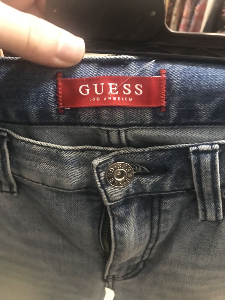 Blugi Guess in (CONDITIE F BUNA)