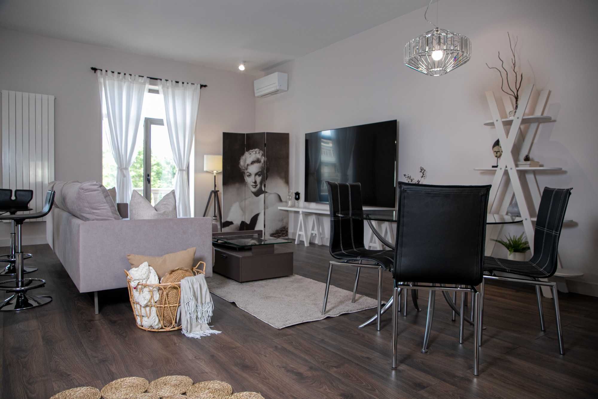 For rent premium apartment in the center, next to Bibigon Cafe (Ц1)