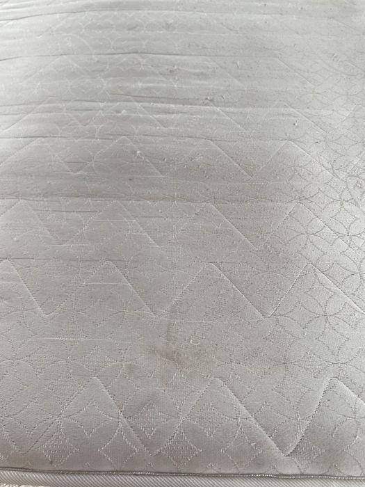 Vând saltea  ortopedică în stare super bună aproape nouă dimensiuni200