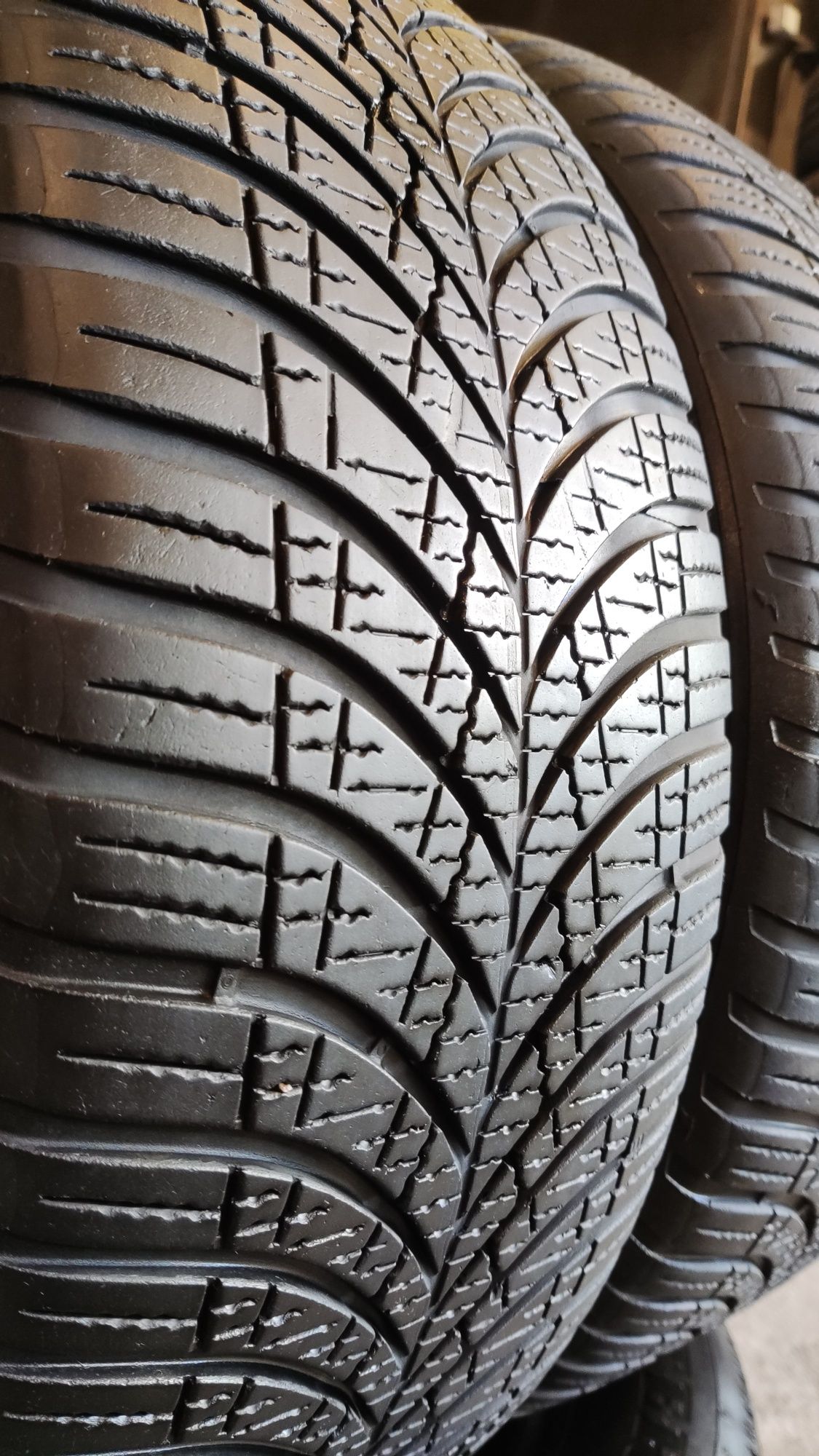 2бр всесезонни гуми 205/55/16 GoodYear Vector 4 season, Gen3, dot4420