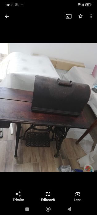Mașina cusut f veche