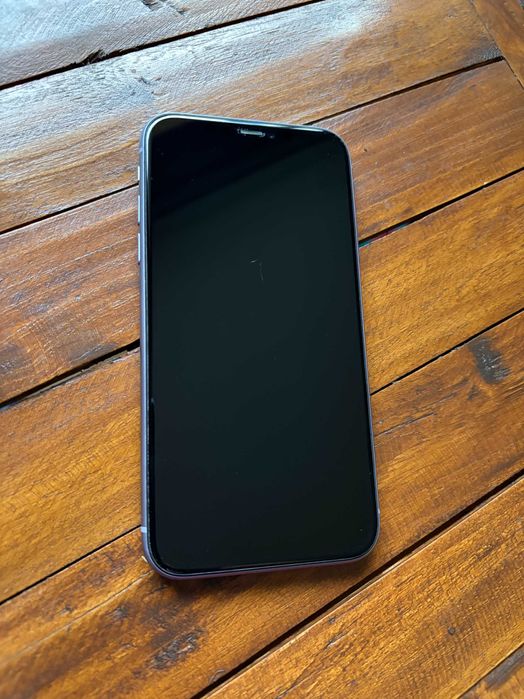 Продавам iPhone 11 много запазен