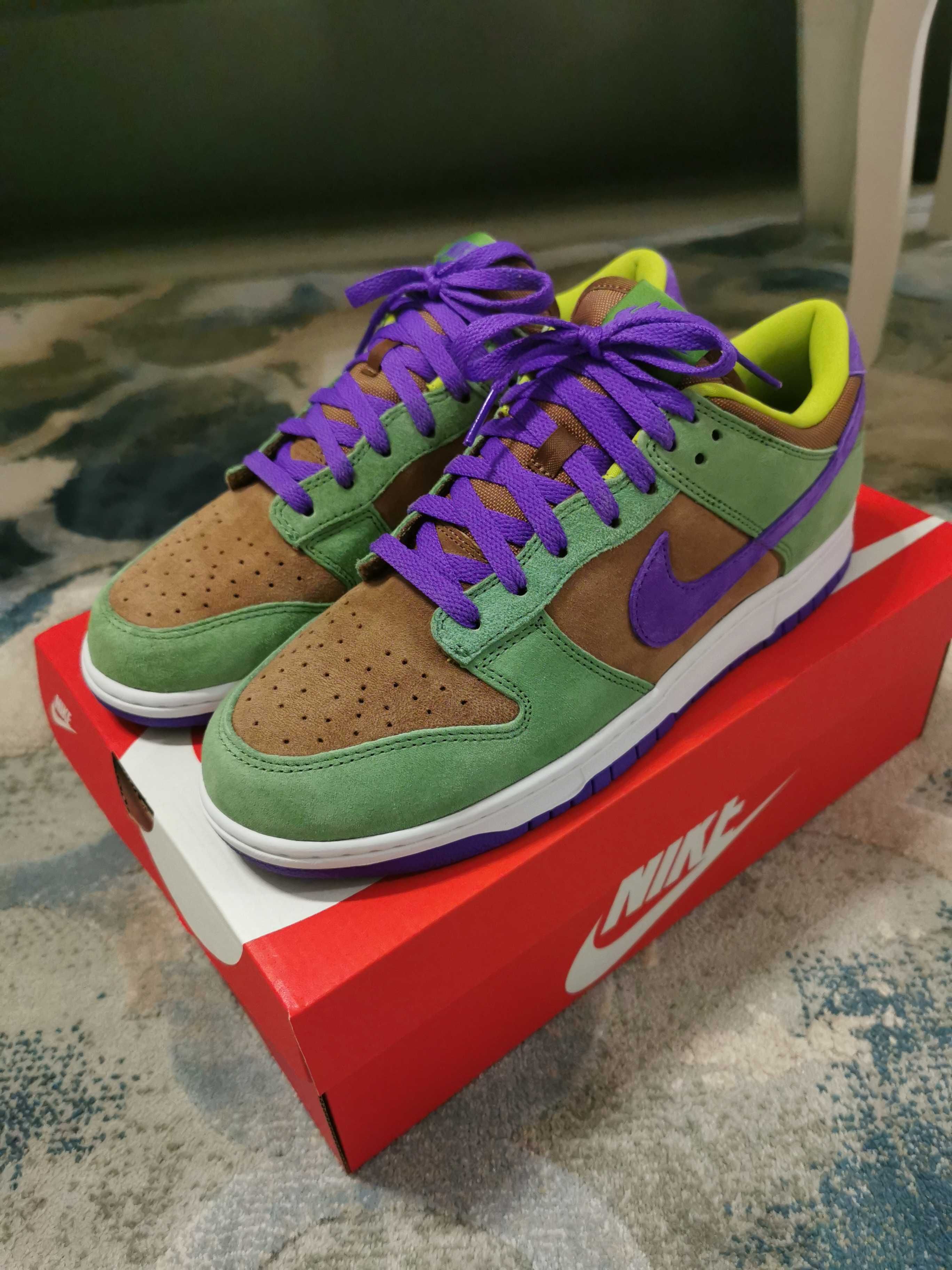 Nike Dunk Low SP
Veneer/ Deep Purple-Autumn Green