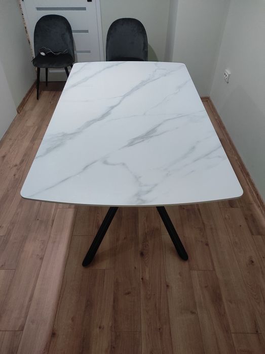 Трапезна кухненска маса