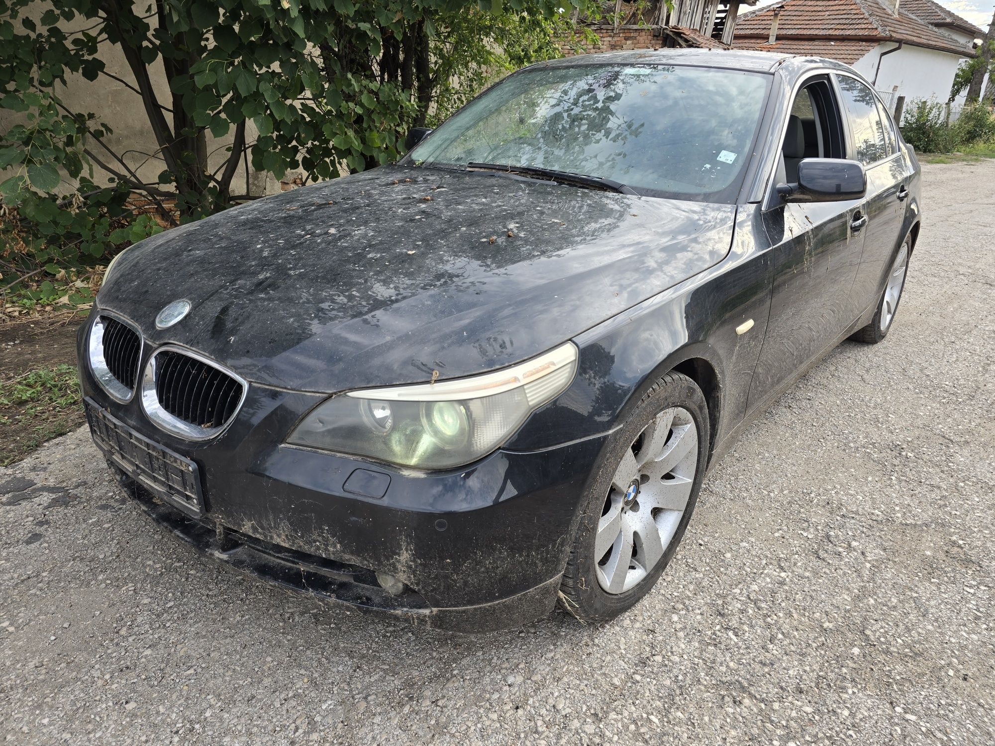 Продавам бмв е60 530и на части