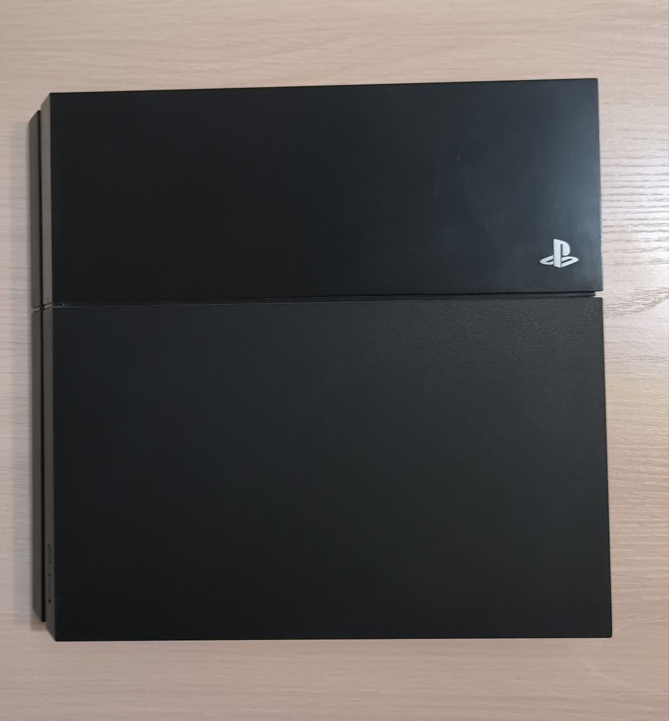 Продам PS 4 в идеальном состоянии