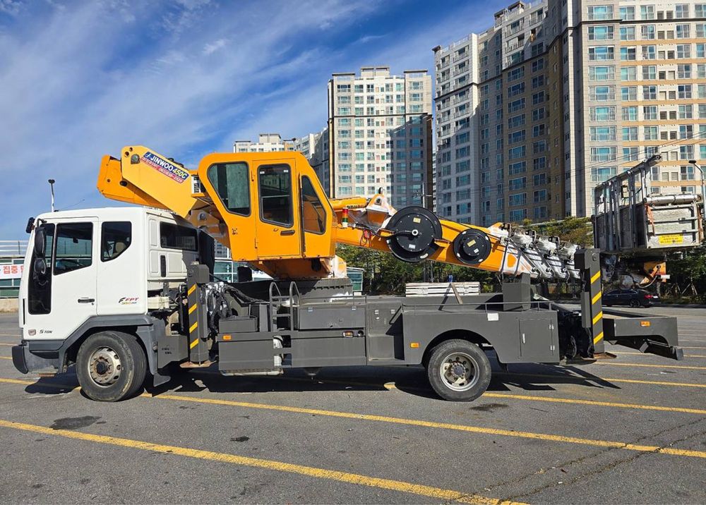 Автовышка услуга 28 м 45 м 52 -60 метров