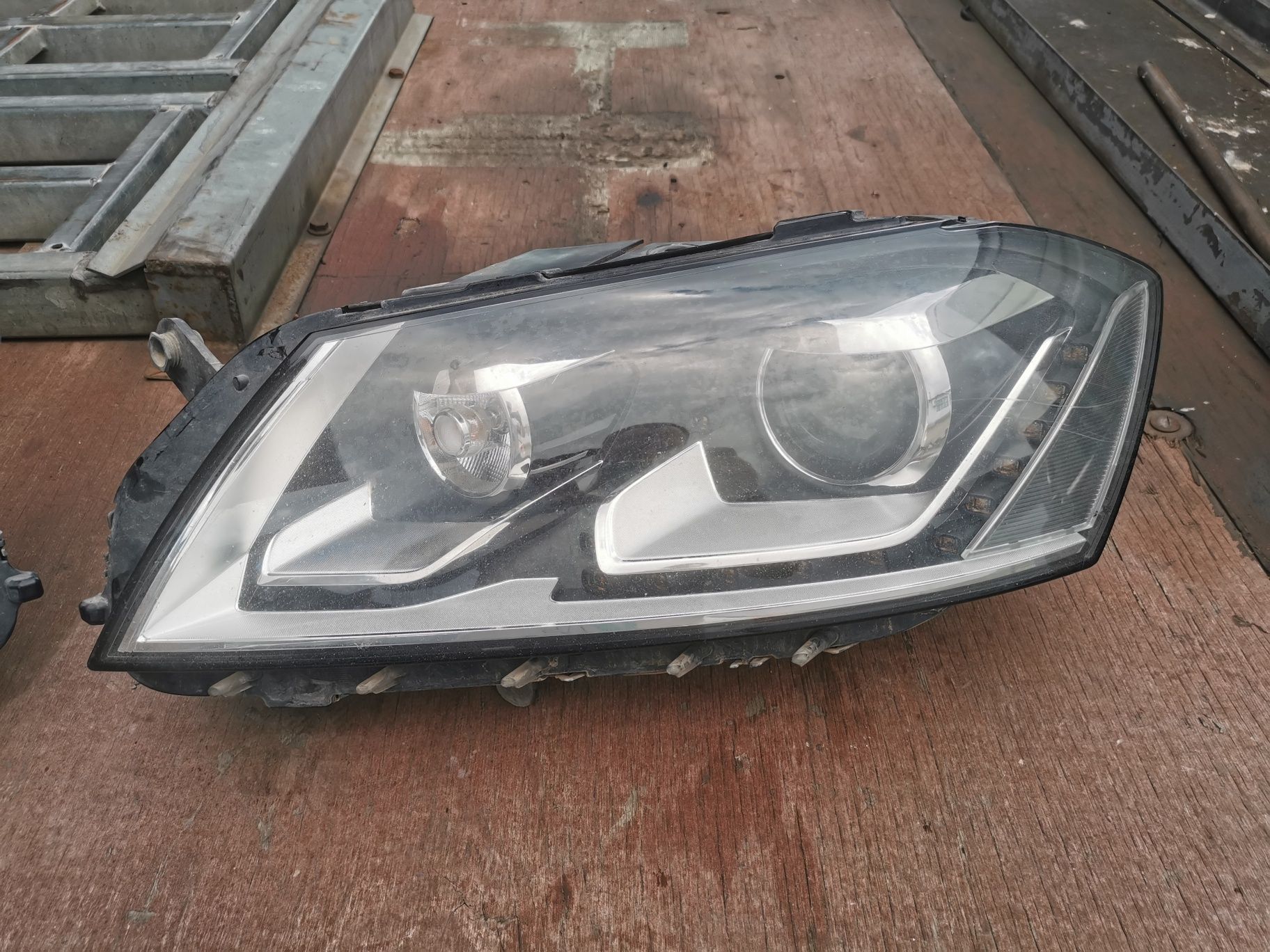 Фарове Passat B7 Bi-xenon Dynamic