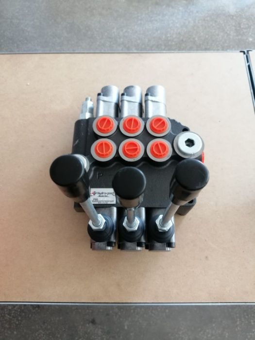 Distribuitor hidraulic trei manete p80