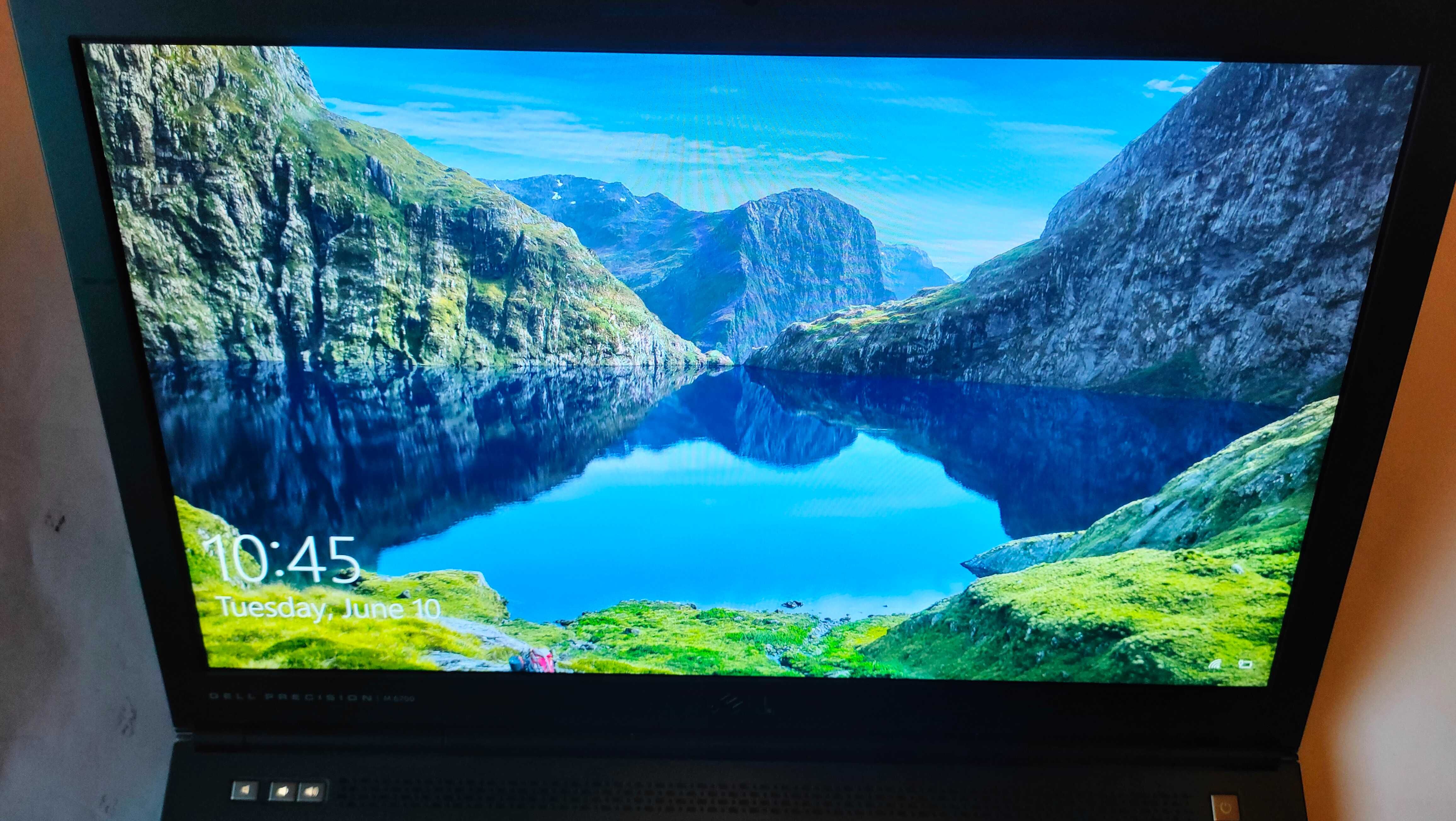 Лаптоп dell Precision  M6700 17.3" FHD/ i7-3720M /16GB/SSD 128GB/750GB