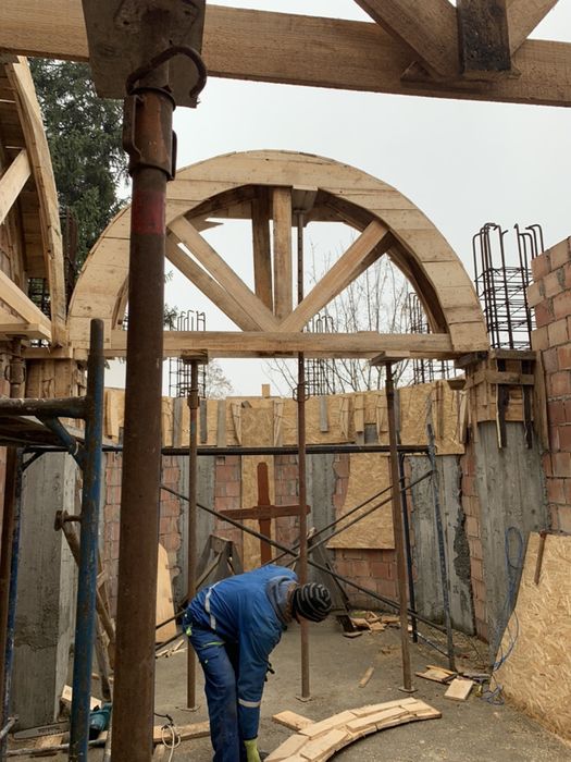 Executam lucrării de construcții , reconsolidare, renovări