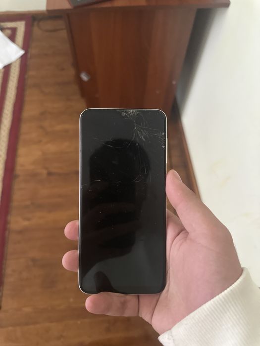 Продам телеон экран сломанный продам за дешево 100 тысяч