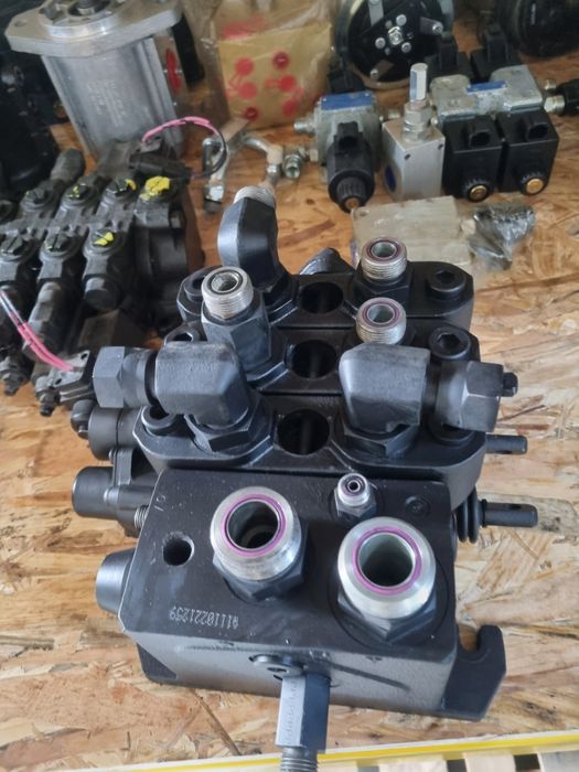 Distribuitor Caterpillar 428 E