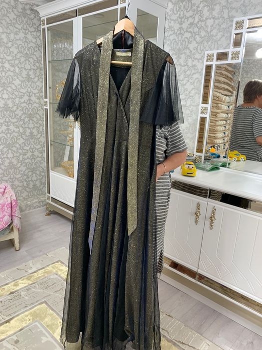 Продаю песочное платье