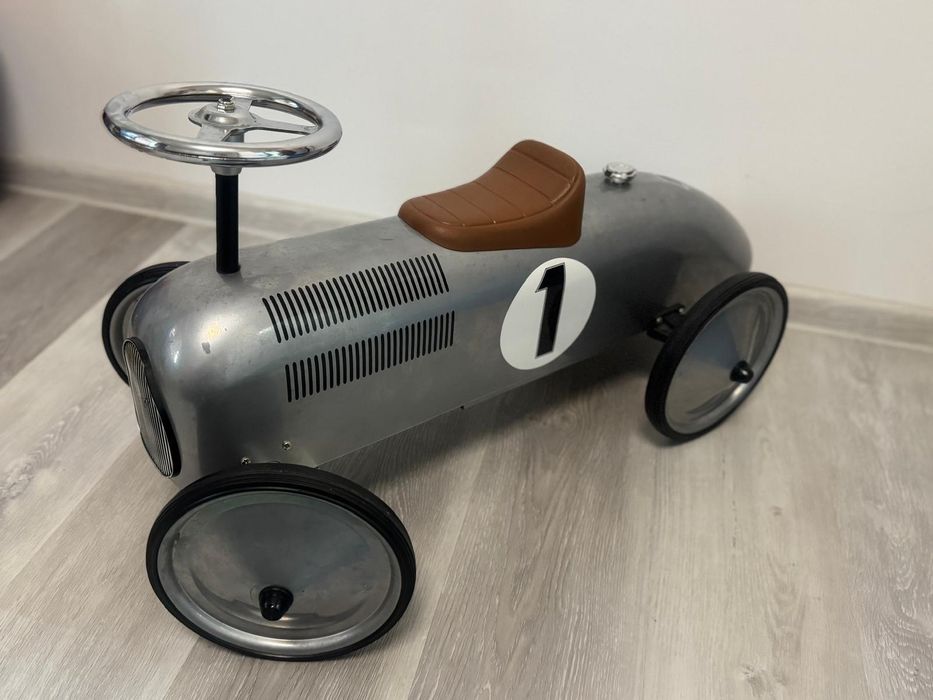 Метална ретро количка