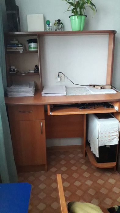 Продам компьютерный стол