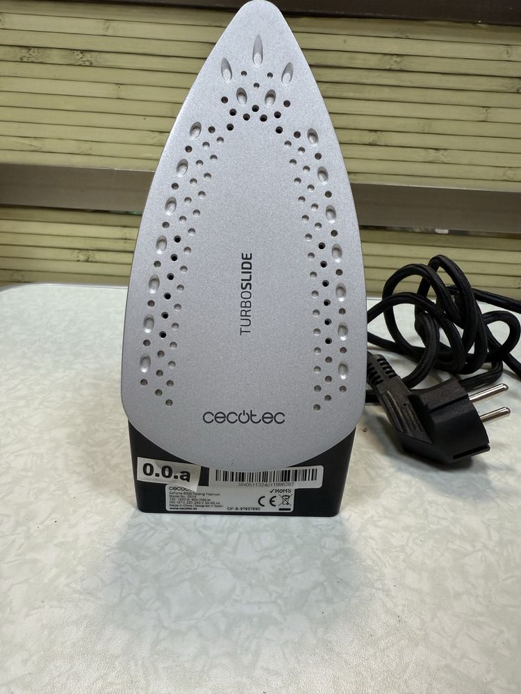 Туристическа малка ютия Cecotec 8000 Goforce