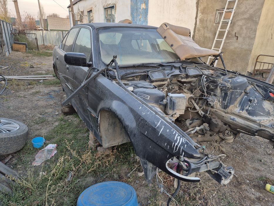 Продам Бмв е 38 белая на востоновления ходовка вся новая