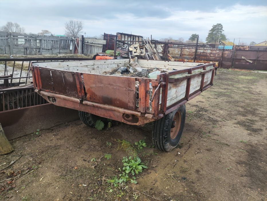 Продам прицеп для трактора самомвальный 2 т. заводской