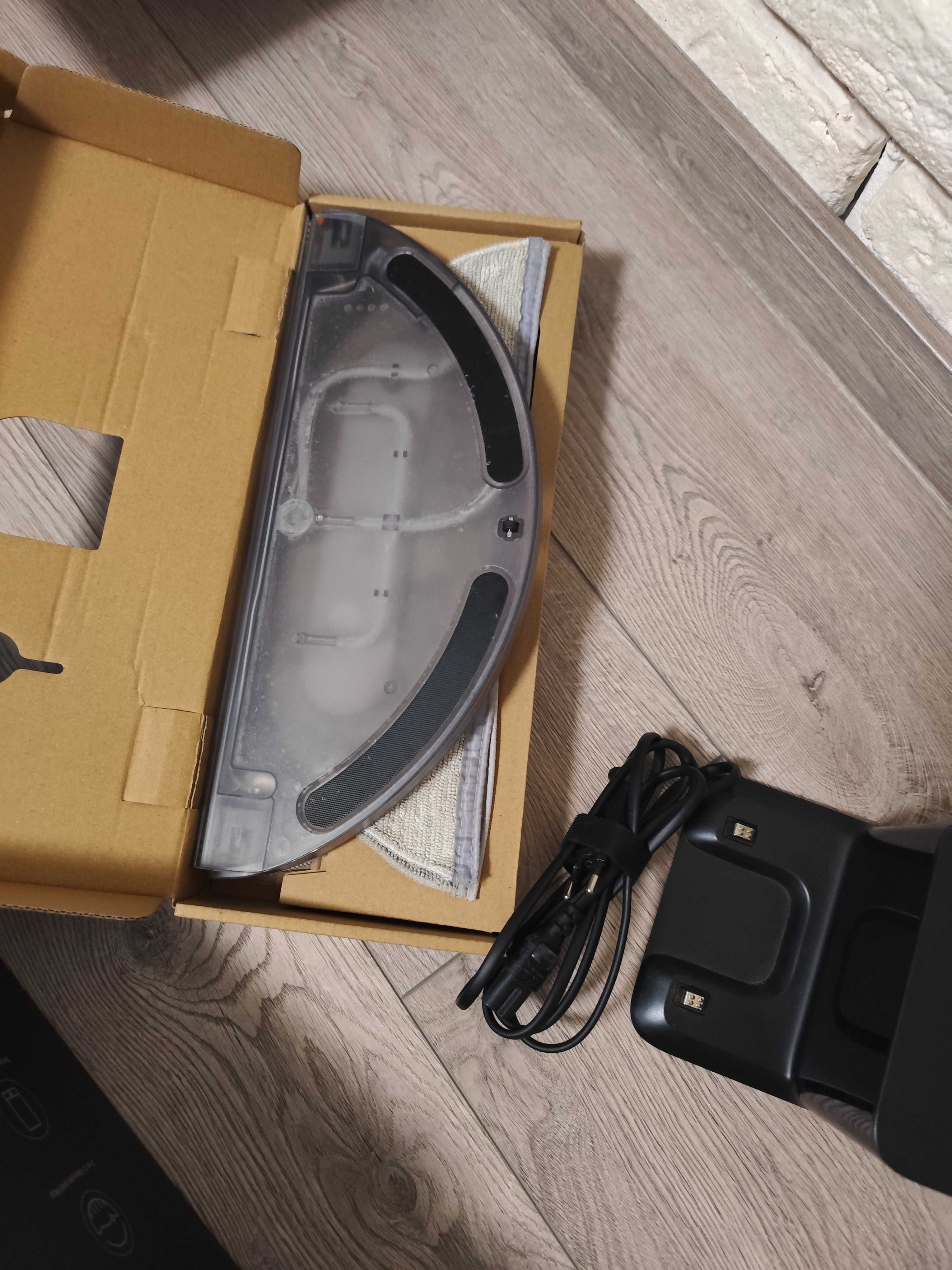 Продавам прахосмукачка робот XAOMI Dreame D9 PRO