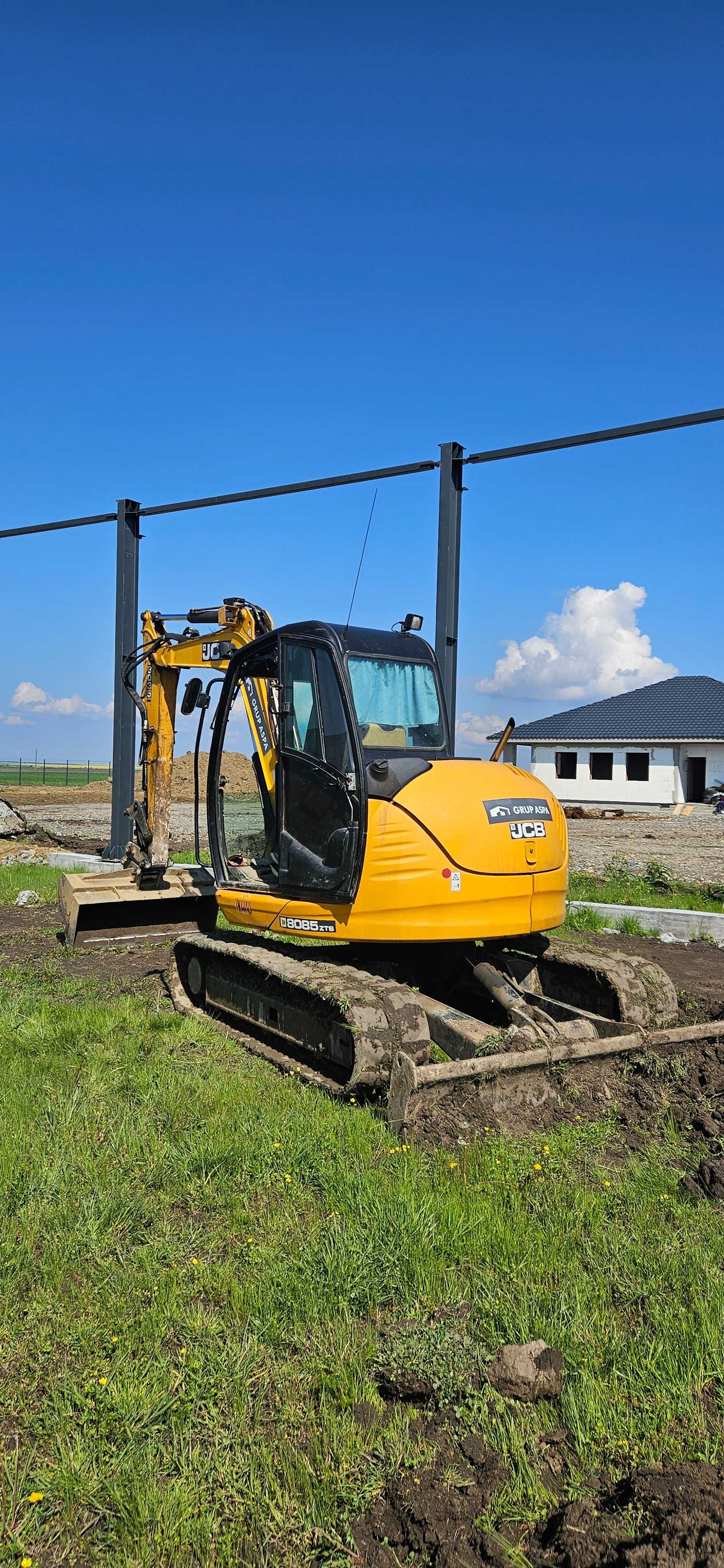 Excavator JCB 8085 2014