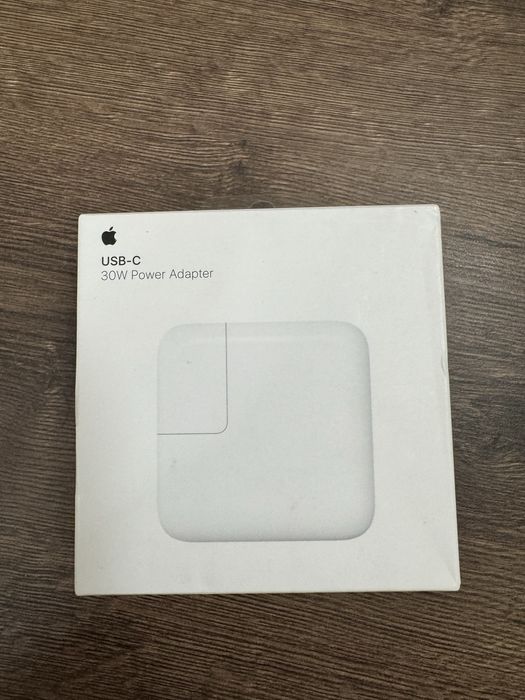 MacBook 30W USB-C power adapter
