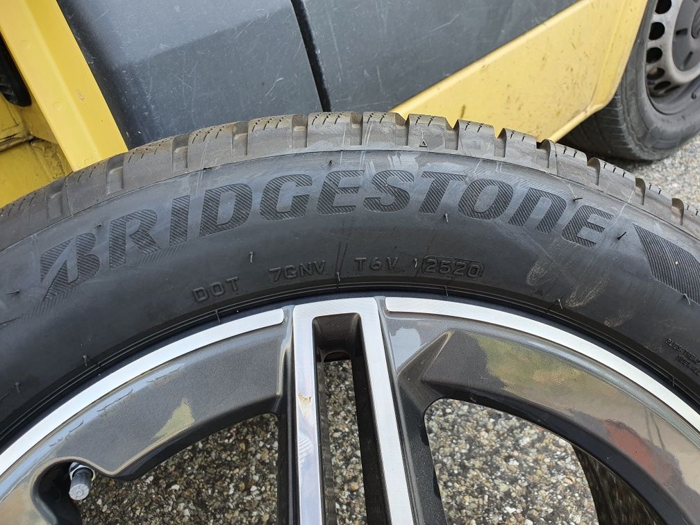 235/50/19 -Bridgestone