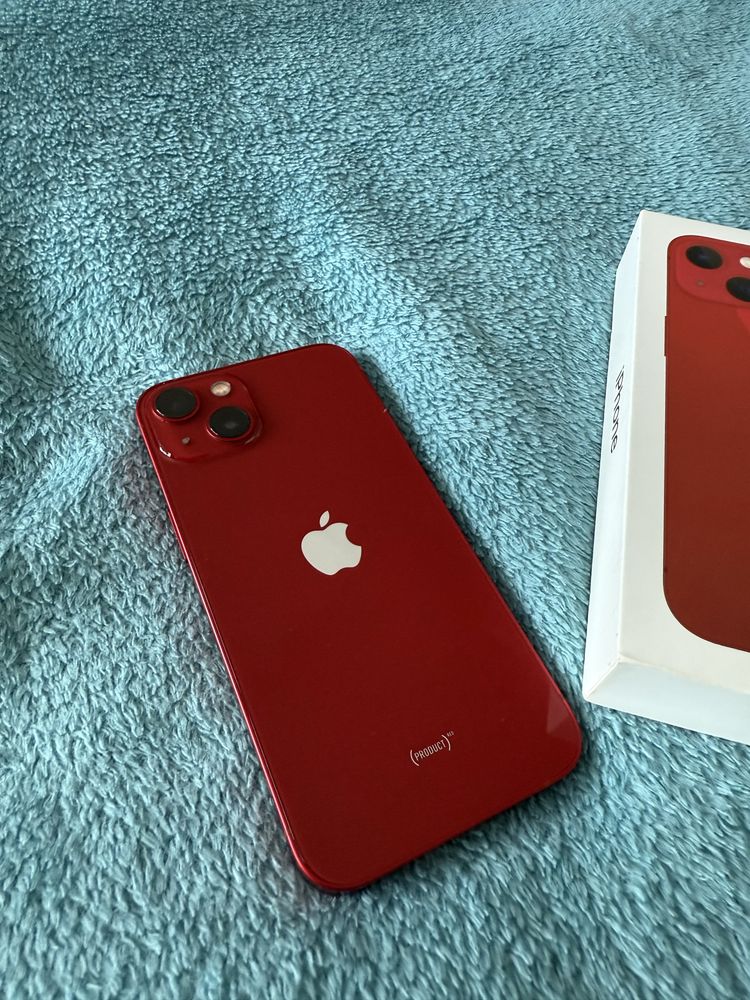 Iphone 13 256 GB + 17 кейса към телефона