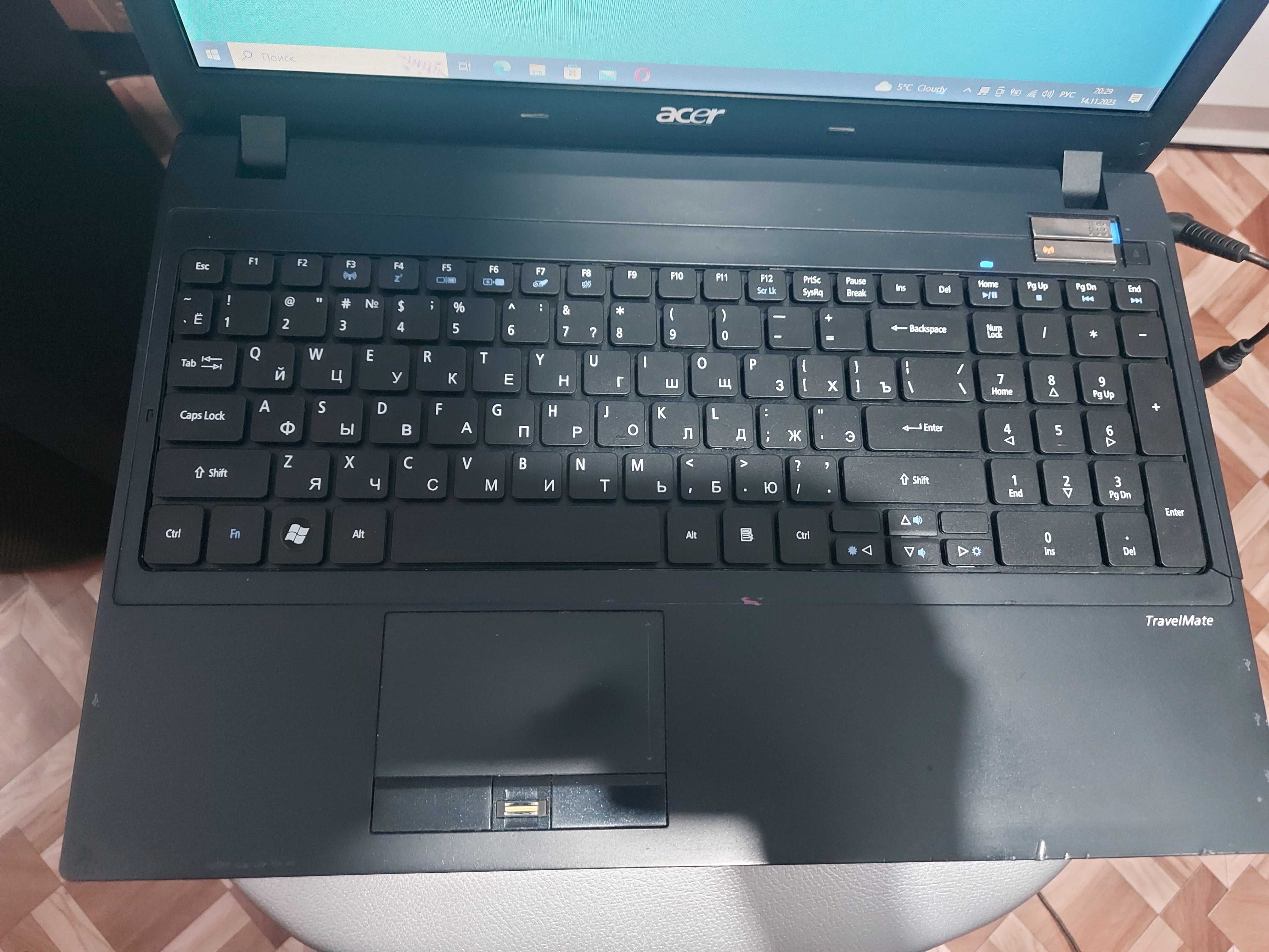 Продам ноутбук Acer (i5, DDR3 4гб, HDD 320гб).
