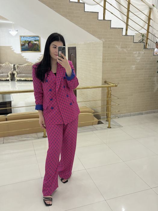 Брючной костюм розовый
