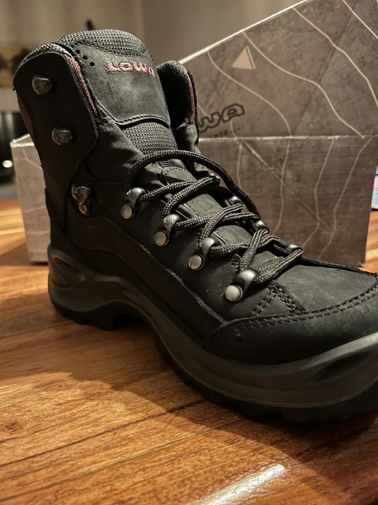 LOWA Обувки RENEGADE GTX MID Ws / планински обувки / 38 номер