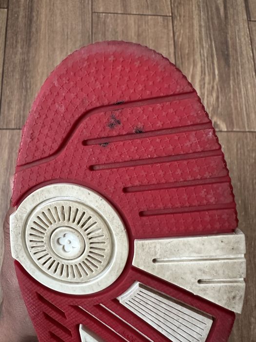 louis vuitton strap trainer red