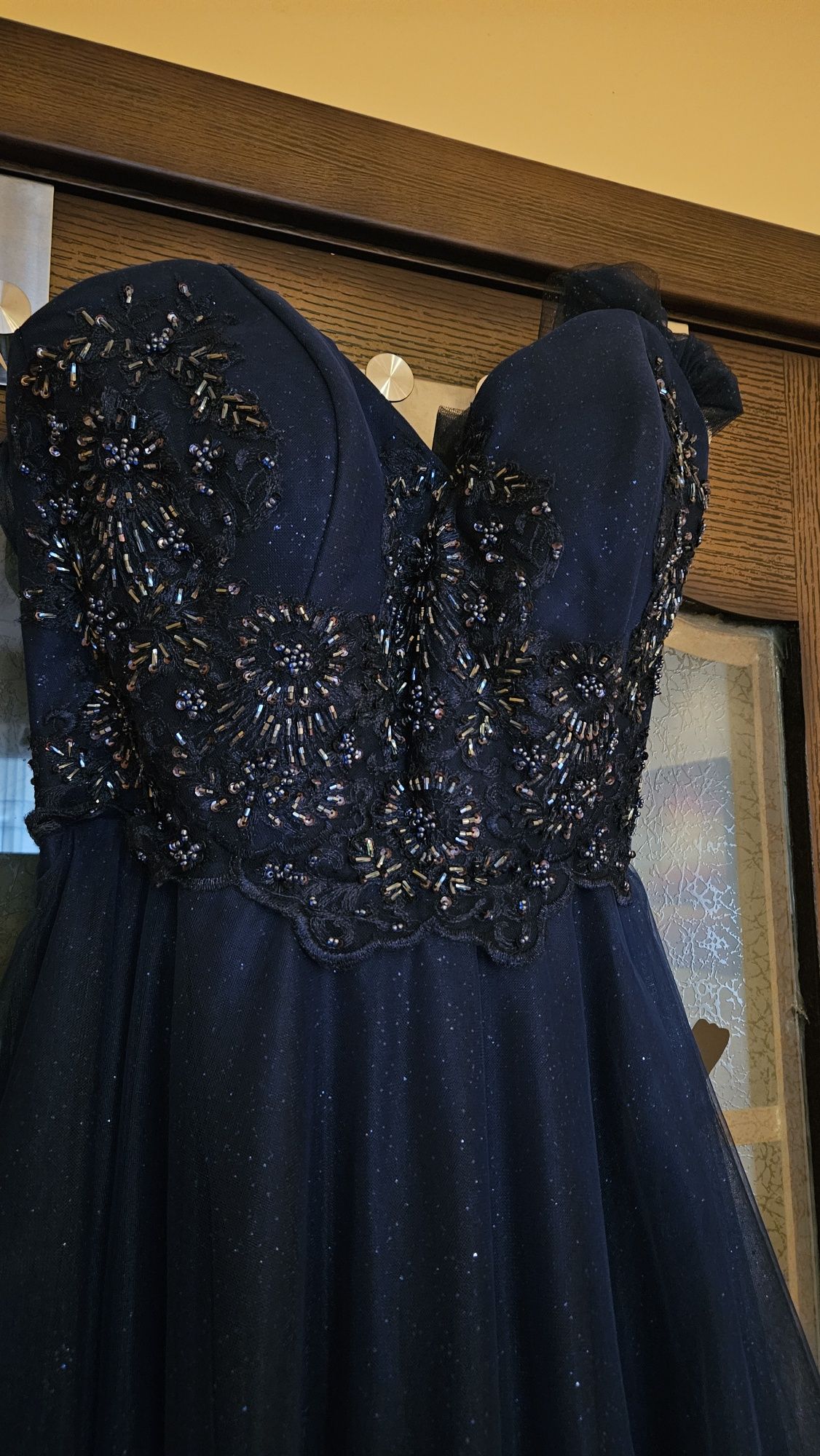 Бална рокля в тъмно син цвят