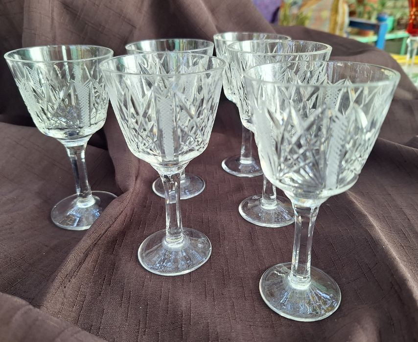 Хрусталь и цветное стекло.