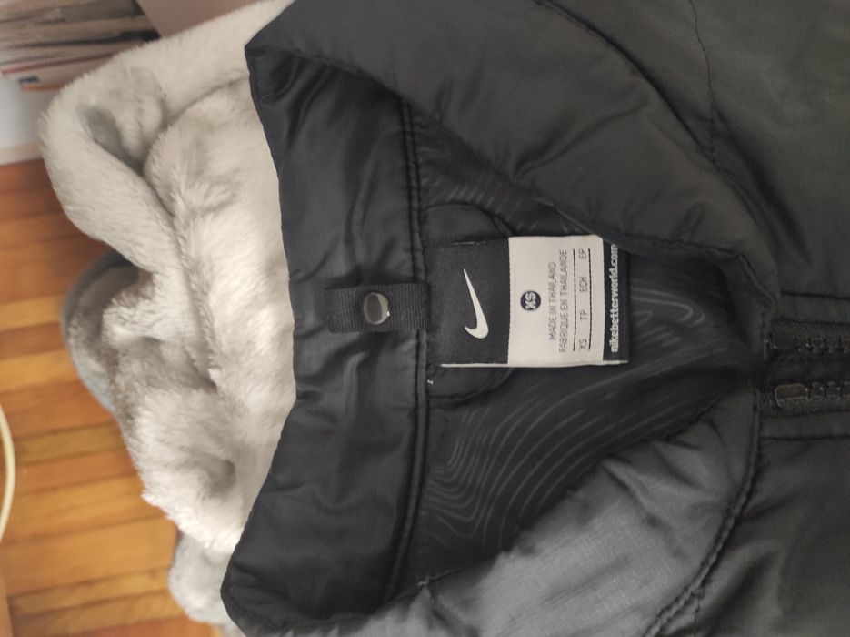 Geaca Nike marimea xs