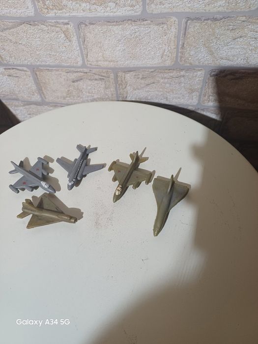 Стари пластамасови самолетчета