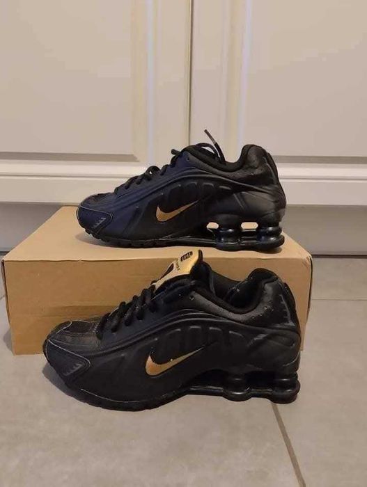 Nike Shox R4 Black Metallic Gold. Номер 35.5, носени