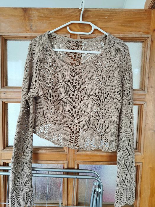 Bluzita crop cu gauri