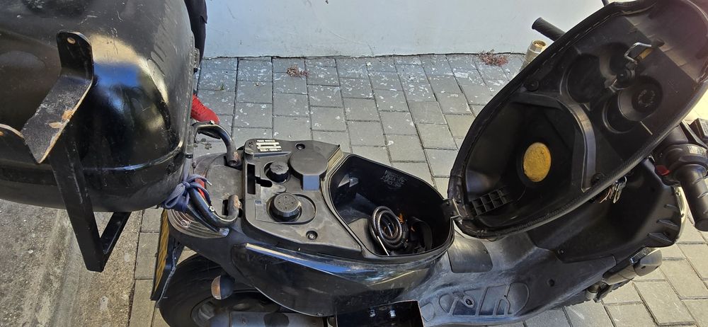 Scuter Peugeot Trek