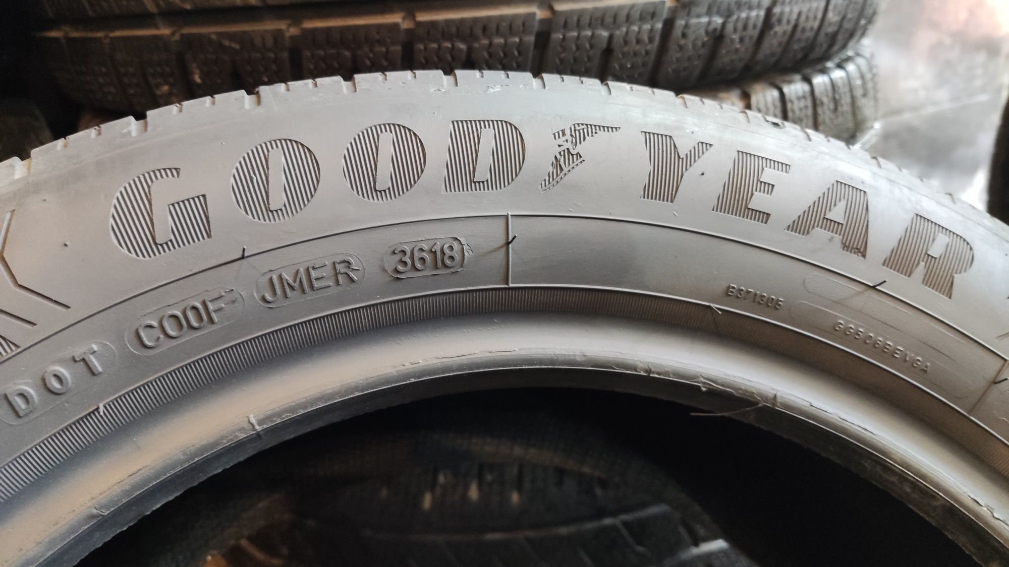 2бр летни гуми 205/55/16 Goodyear Efficient Grip Performance 
7mm грай