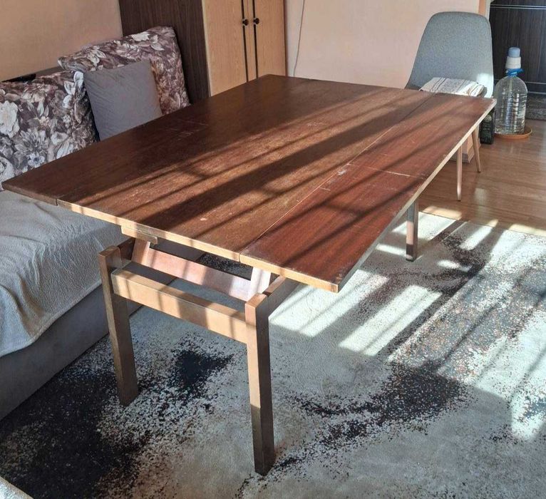 Разтегателна маса за хол/дневна