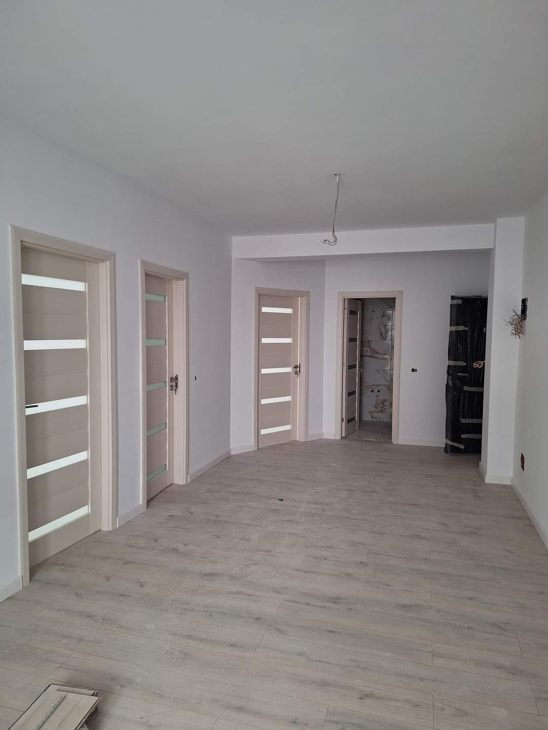 Construim Case la Roșu/Gri/Gata