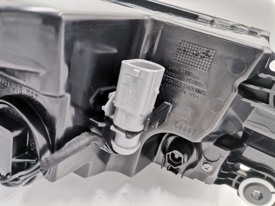 Нов 4N0945208L Audi S8 A8 4N D5 OLED Десен Стоп