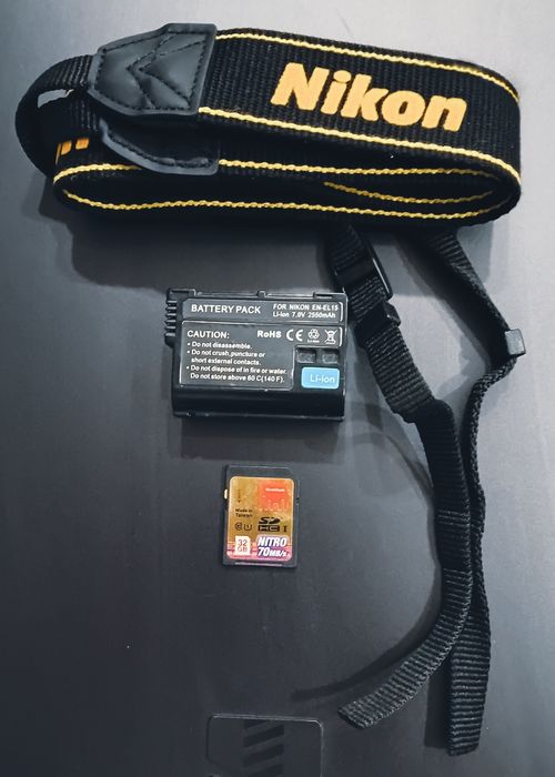 DSLR Full Frame Nikon D600 + Obiectiv Nikon 50mm f1.8