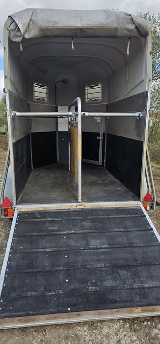 Inchiriez sau Transport animale vi, de vânzare remorca 2cai in Perfect